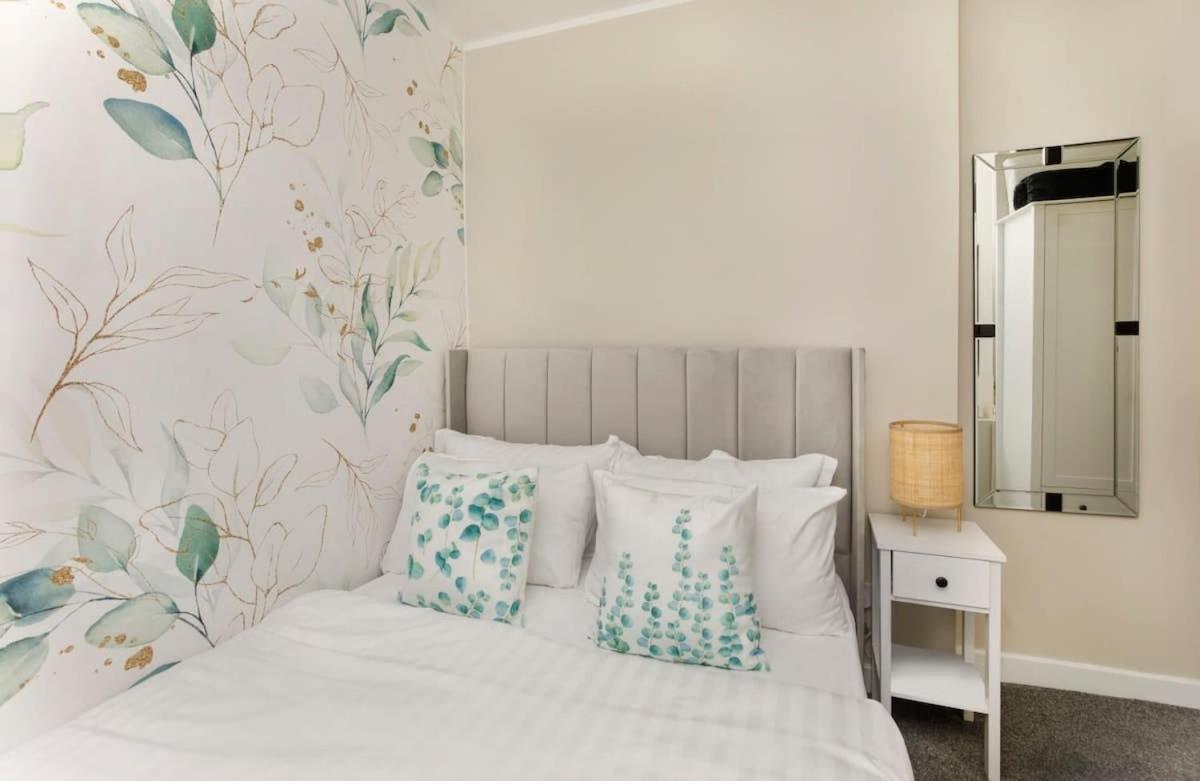 The Dodsworth Modern 4 Bedroom House, Sleeps 8 Йорк Екстер'єр фото